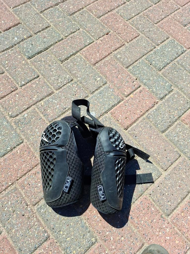 Knie protectie mottercross, Ophalen