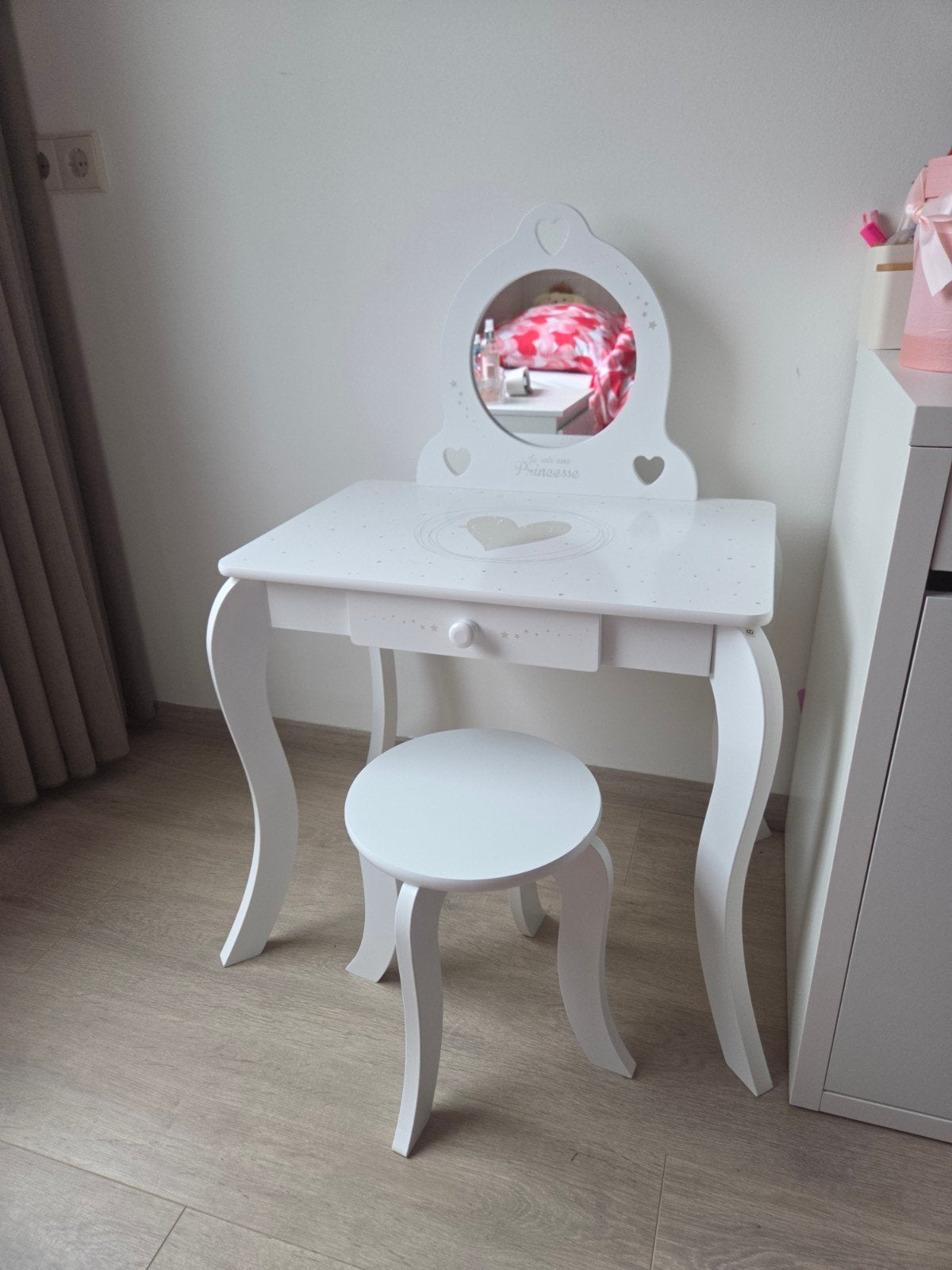 Witte kaptafel met spiegel en krukje - Zo goed als nieuw, Ophalen, Minder dan 50 cm, Zo goed als nieuw, Kinderlijk, Romantisch