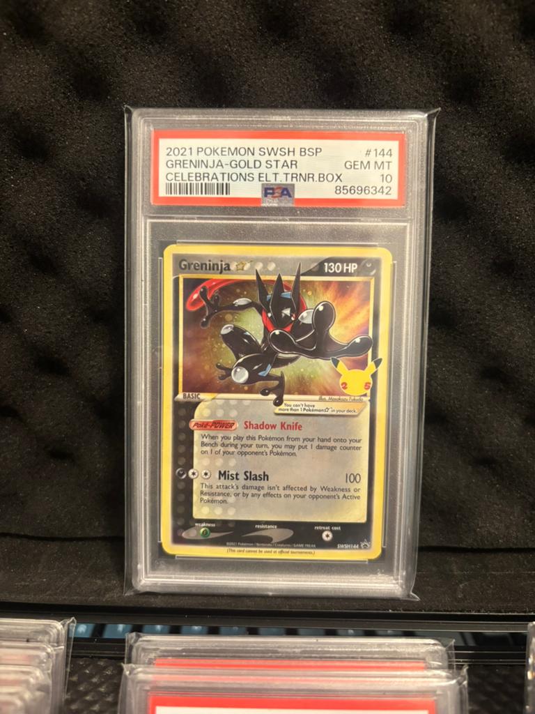 Greninja Gold Star 144 Celebrations PSA 10, Hobby en Vrije tijd, Verzamelkaartspellen | Pokémon, Ophalen of Verzenden, Zo goed als nieuw