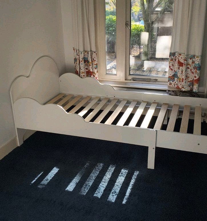 Wit meegroei kinderbed wolk met lattenbodem, Ophalen, 85 tot 100 cm, Gebruikt, Lattenbodem