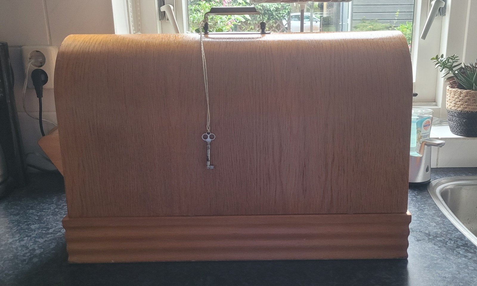 Vintage PFAFF handnaaimachine met houten kap + gebruiksaanw., Antiek en Kunst, Ophalen