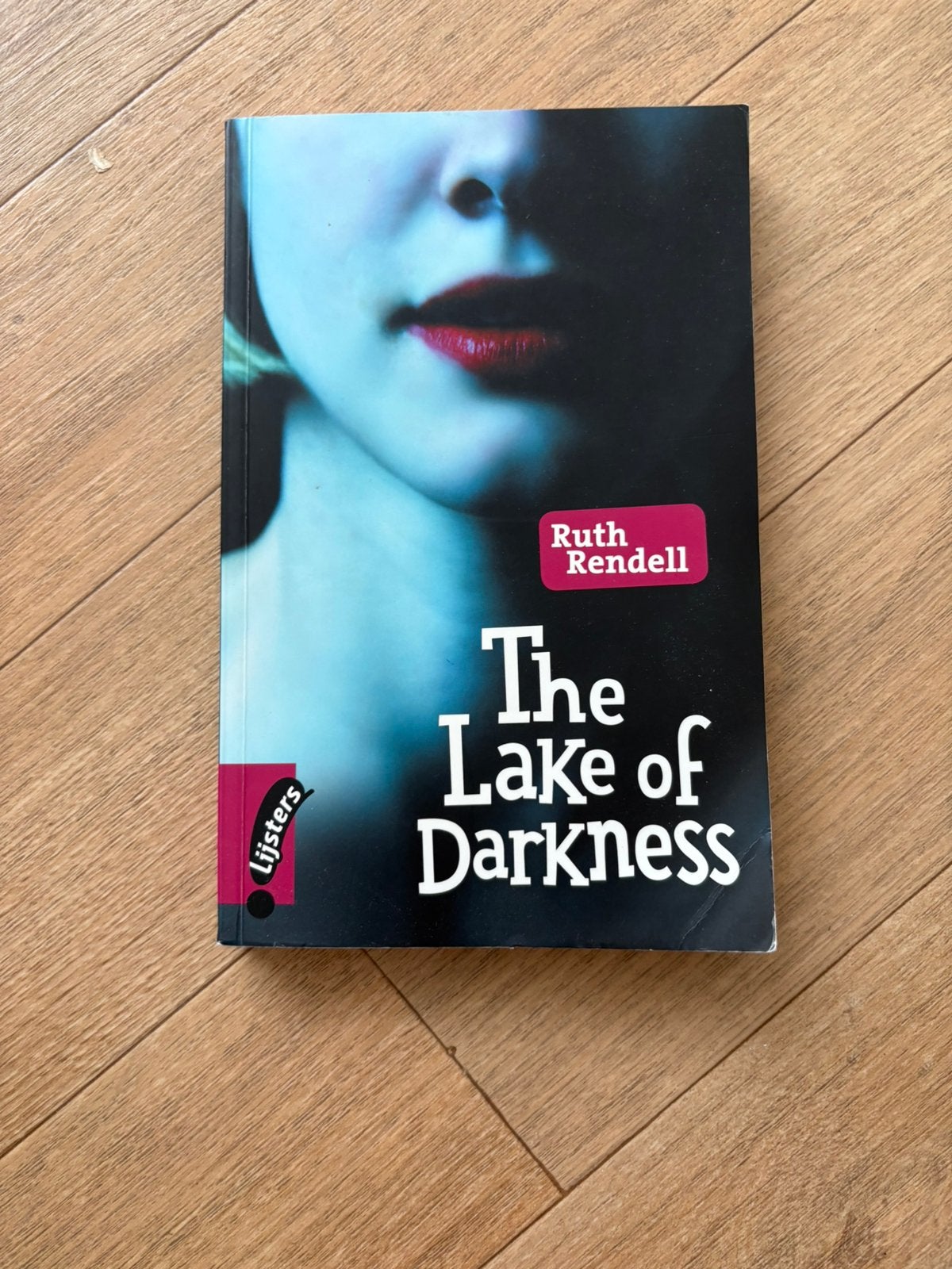 “The lake of darkness”, Ophalen of Verzenden, Zo goed als nieuw