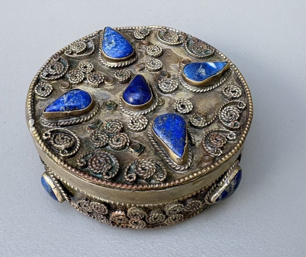 Aziatisch Doosje van zilver met Lapis Lazuli Tibet Himalaya, Antiek en Kunst, Ophalen of Verzenden, Zilver