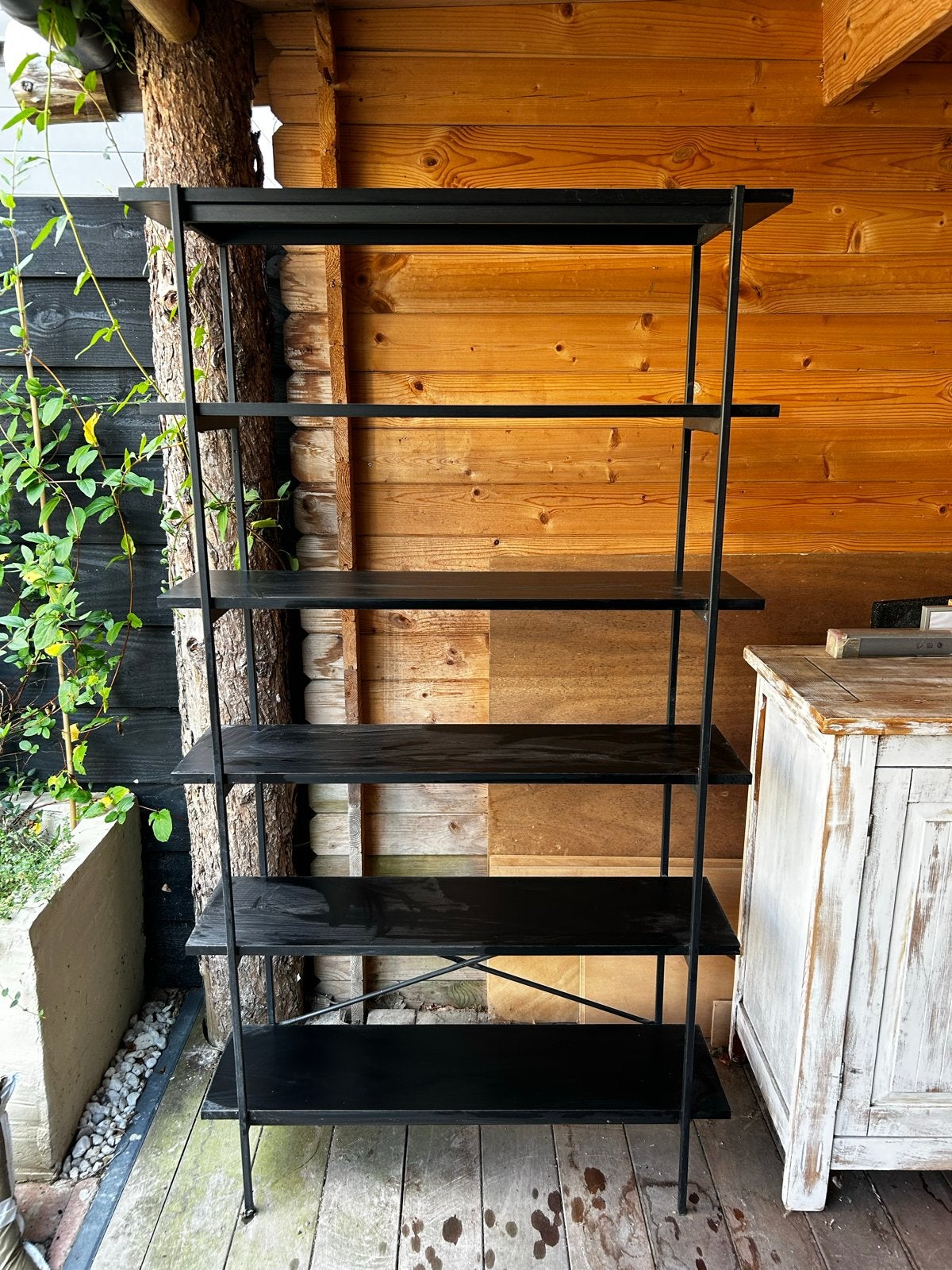 Zwart metalen rek met houten planken, Ophalen, Met plank(en), 50 tot 100 cm, Zo goed als nieuw