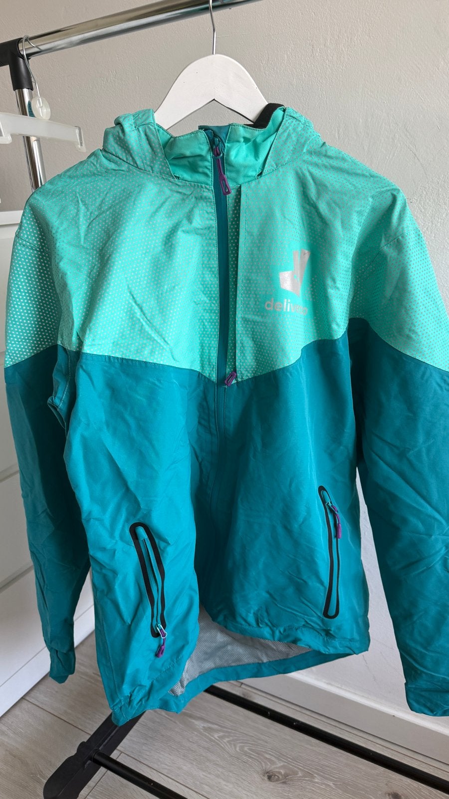 Deliveroo regenjas - Zo goed als nieuw, Maat 52/54 (L), Blauw, Overige typen, Ophalen of Verzenden