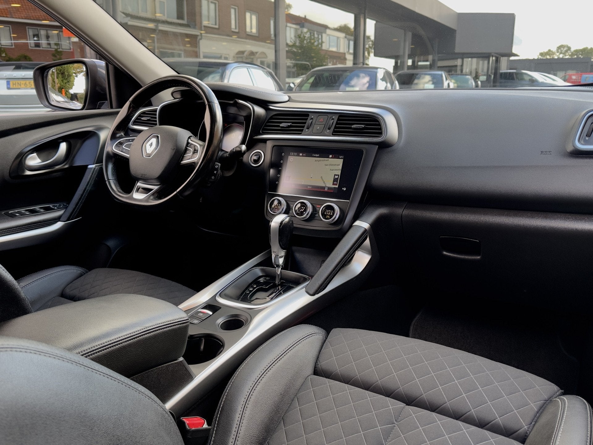 Renault Kadjar 1.3 TCe AUT7 INTENS LEDER NAVI CAMERA AIRCO P, Auto's, Renault, Kadjar, Gebruikt, 4 cilinders, 715 kg