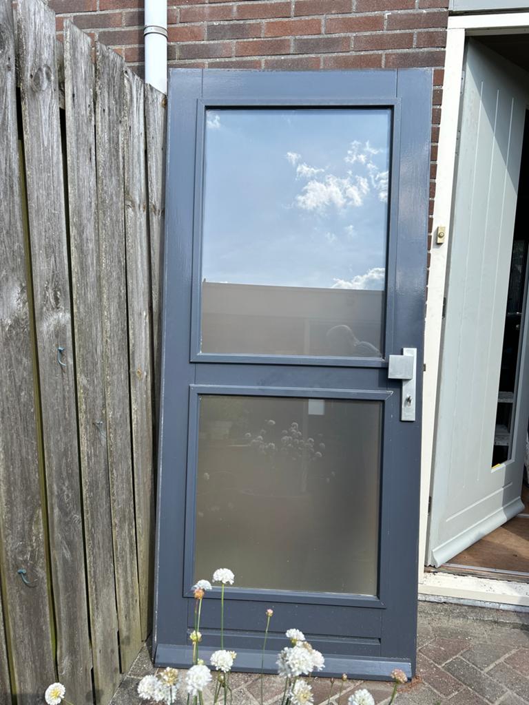 Grijze buitendeur met glaspanelen, Ophalen, Gebruikt, 80 tot 100 cm, Buitendeur