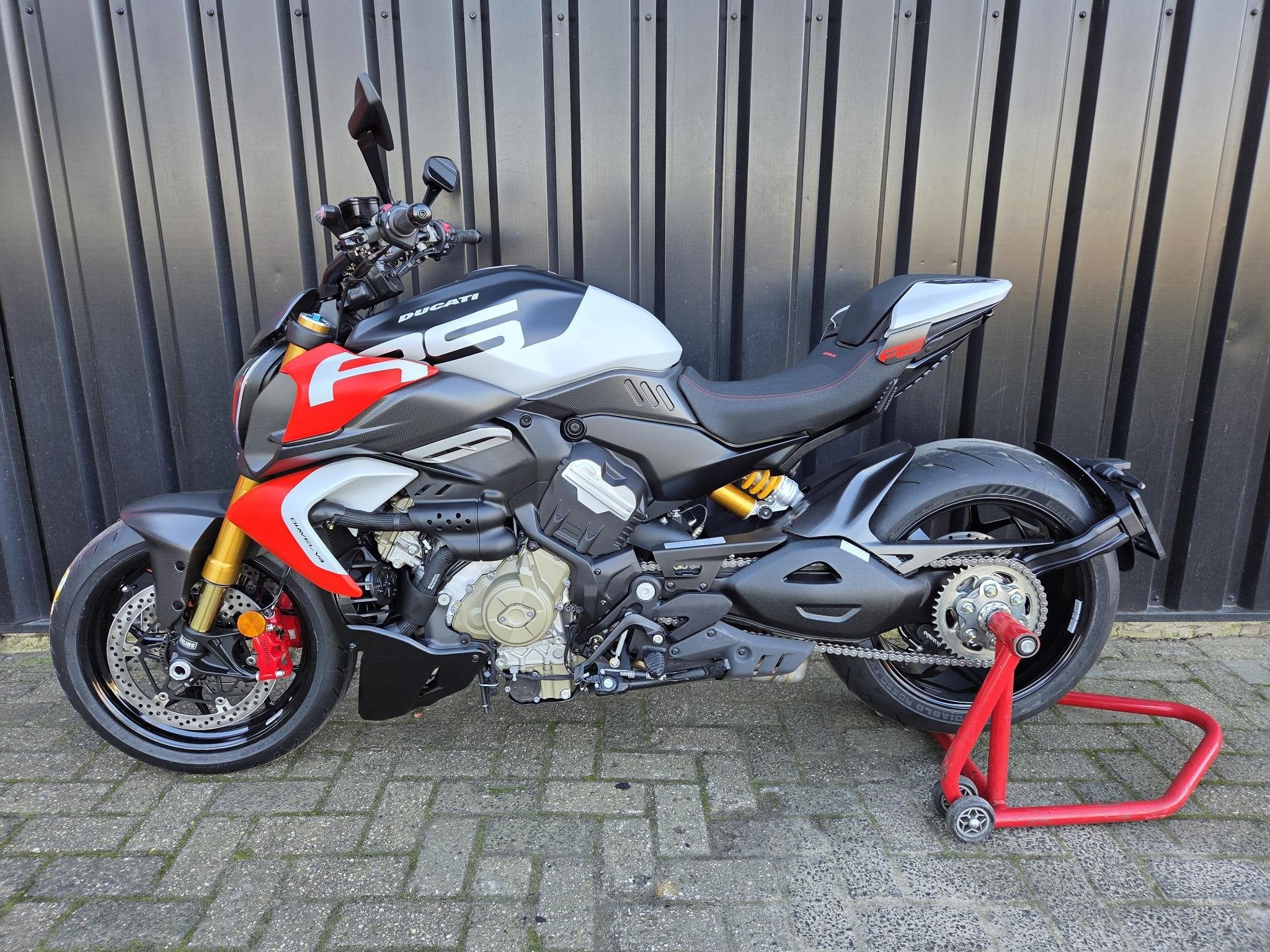 Ducati Diavel V4 RS, Bedrijf, Overig