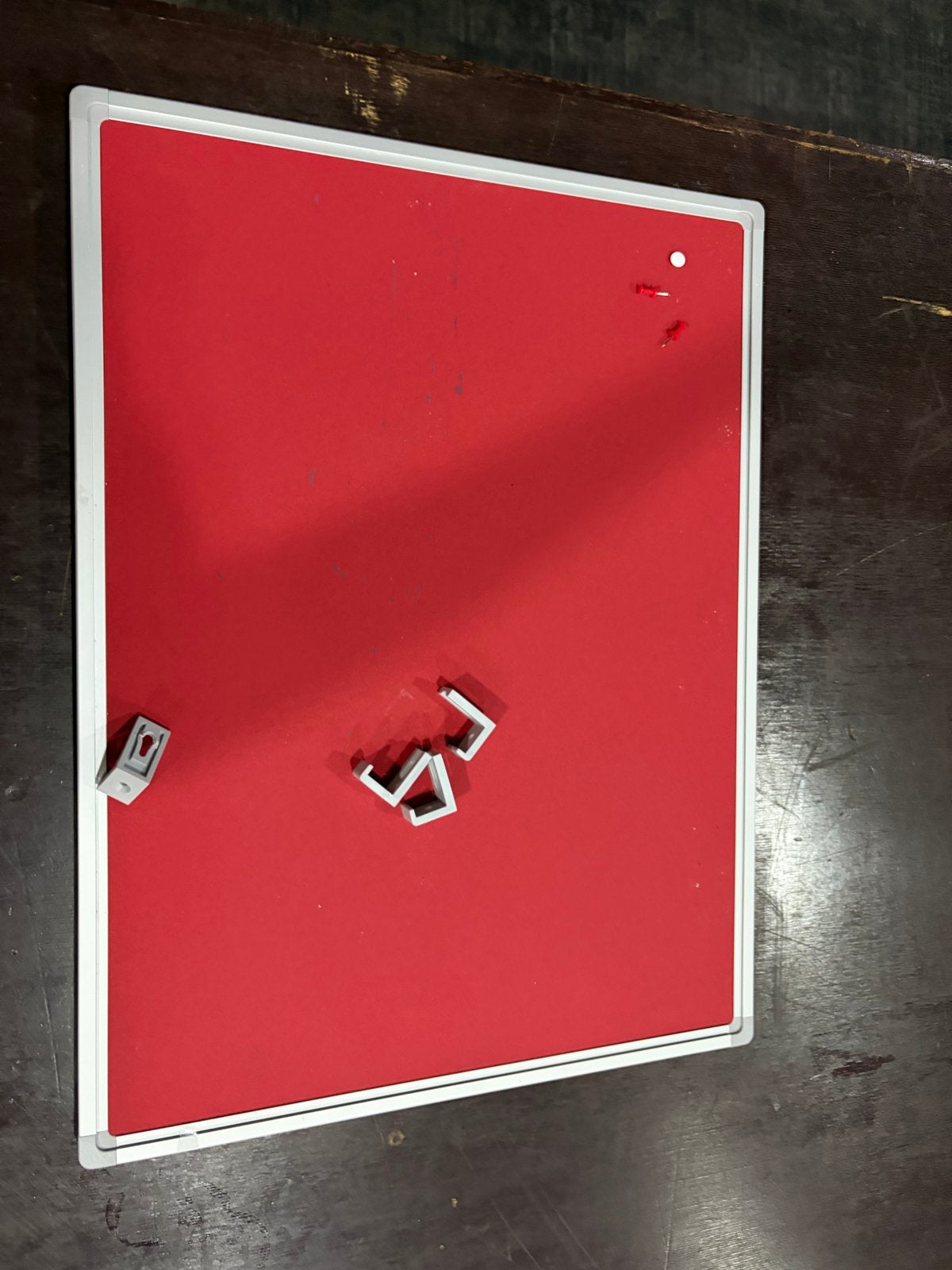 Prikbord rood 46x61 cm, Ophalen, Gebruikt, Prikbord