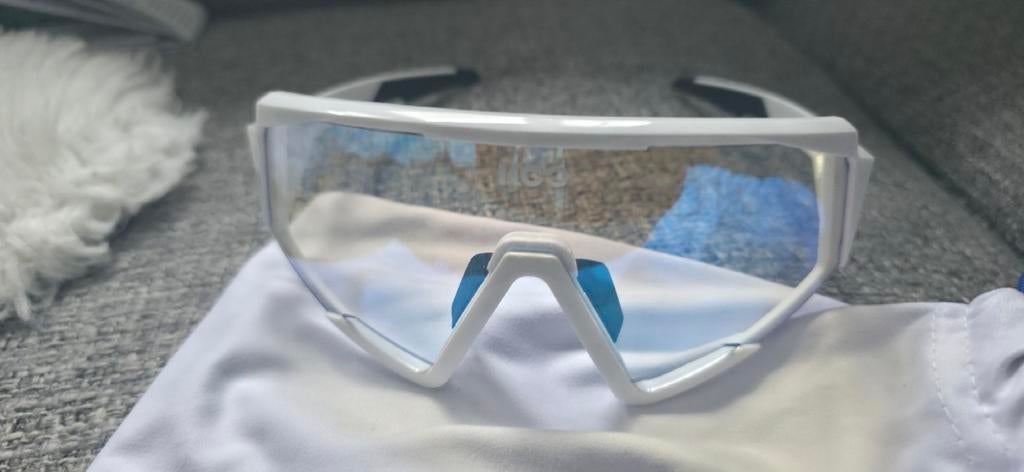KOO Spectro Photocromic  fietsbril - Wit - Turquoise Mirror, Overige merken, Zonnebril, Wit, Ophalen of Verzenden