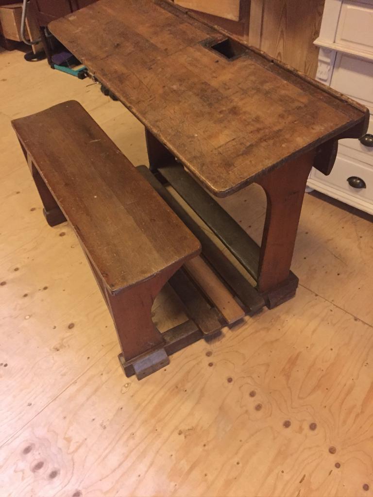 Antieke houten schoolbank met lessenaar, Antiek en Kunst, Antiek | Meubels | Tafels, Ophalen