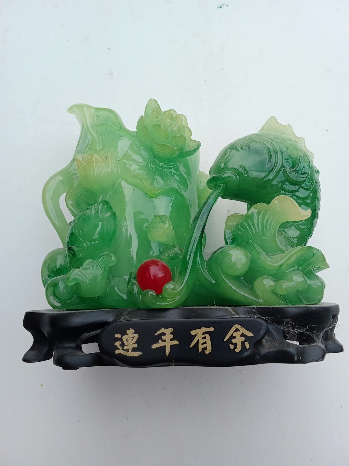 Gesigneerd Chinees beeld: Vissen & Lotusbloemen op sokkel, Ophalen of Verzenden