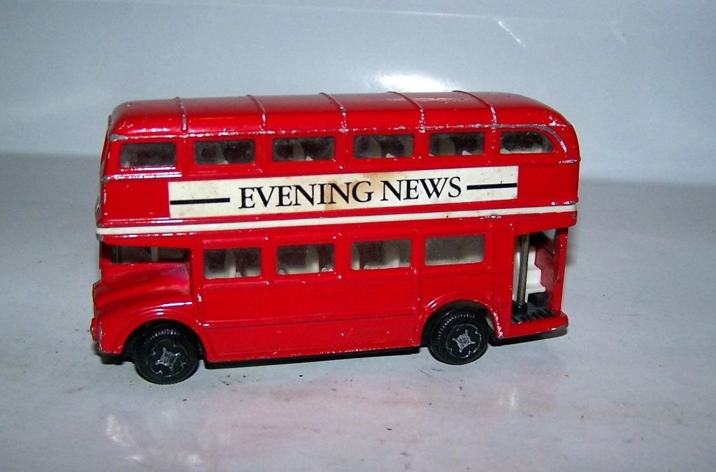 Mooi groot model London dubbeldekker. L. 11,5cm. H. 6,5cm., Hobby en Vrije tijd, Modelauto's | Overige schalen, Ophalen of Verzenden