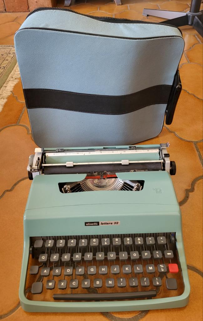 Schrijfmachine Olivetti Lettera 32, Antiek en Kunst, Ophalen