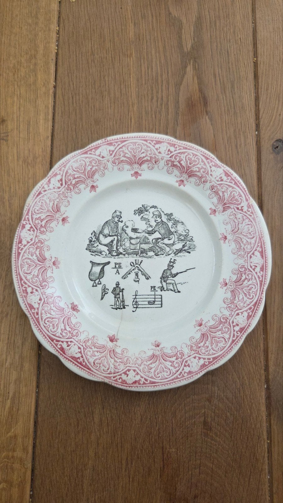 Antiek Sarreguemines bord met humoristische afbeelding, Antiek en Kunst, Antiek | Servies los, Ophalen of Verzenden