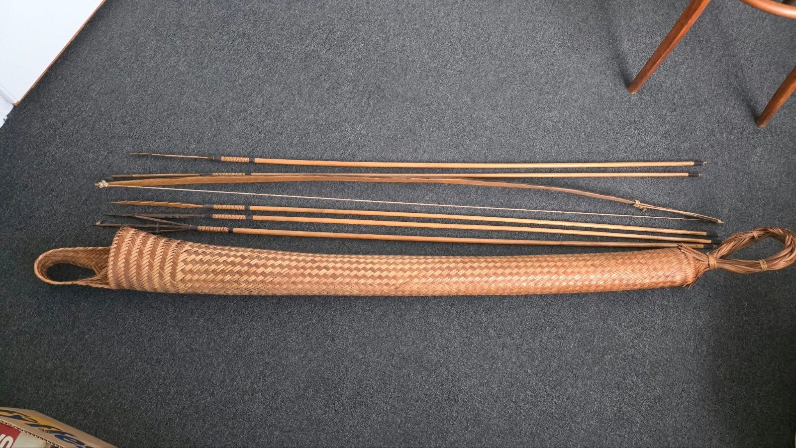 Surinaamse Vintage Boog en Pijlen Set met Gevlochten Koker, Ophalen