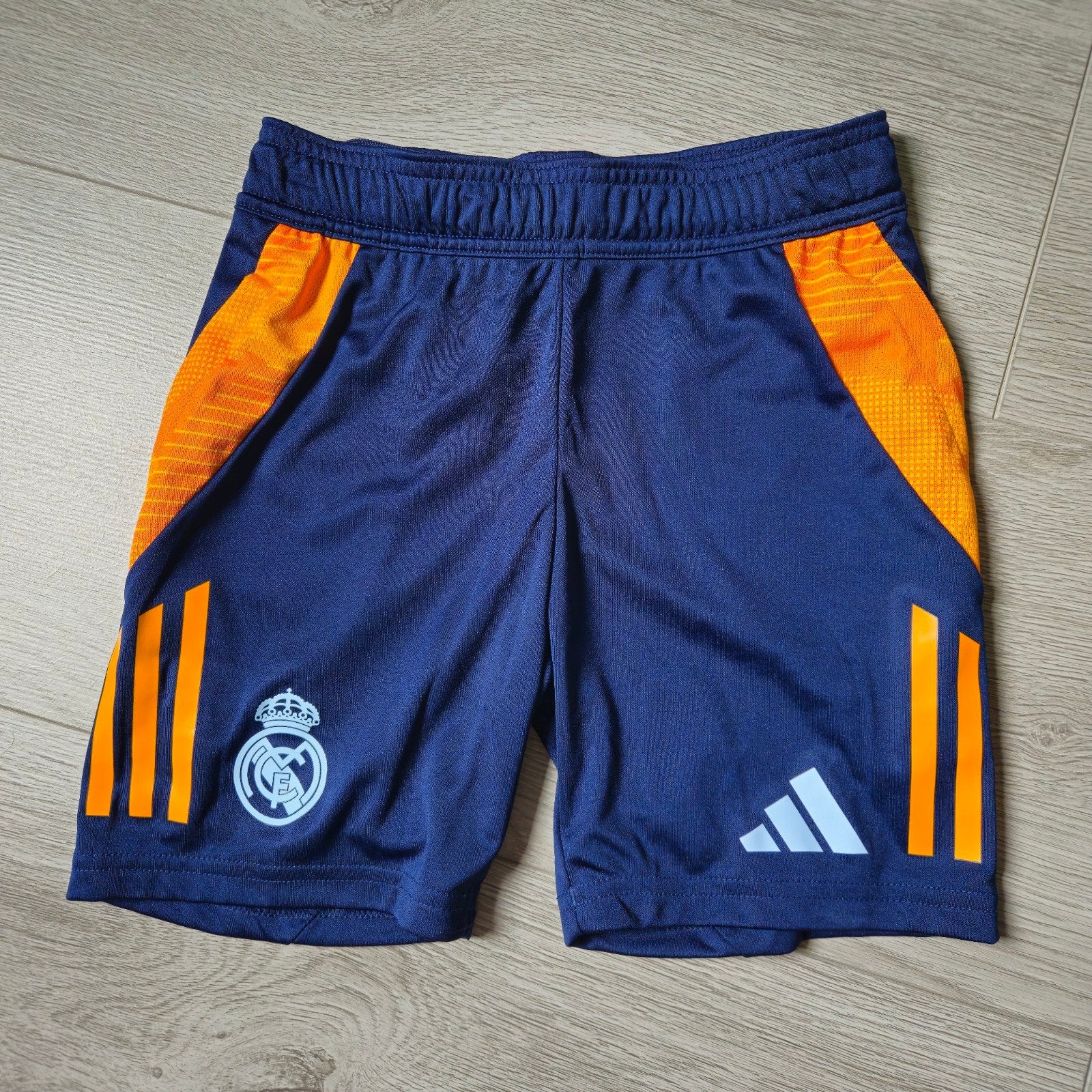 Orgineel Adidas Real Madrid voetbalbroekje maat 122, Broek, Adidas, Ophalen of Verzenden, Zo goed als nieuw