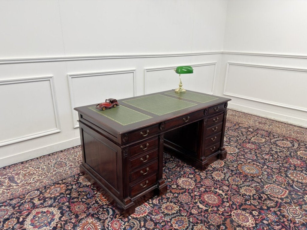Klassiek Engels Chesterfield Bureau, Ophalen