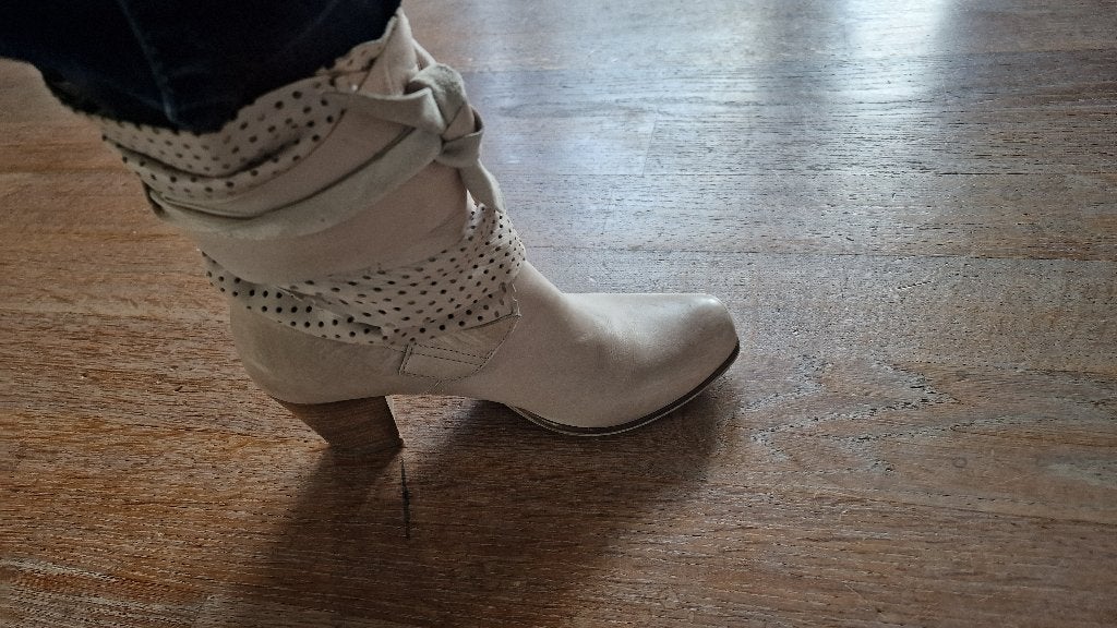 Laarsjes, Donna Carolina, Beige, Lage of Enkellaarzen, Ophalen of Verzenden