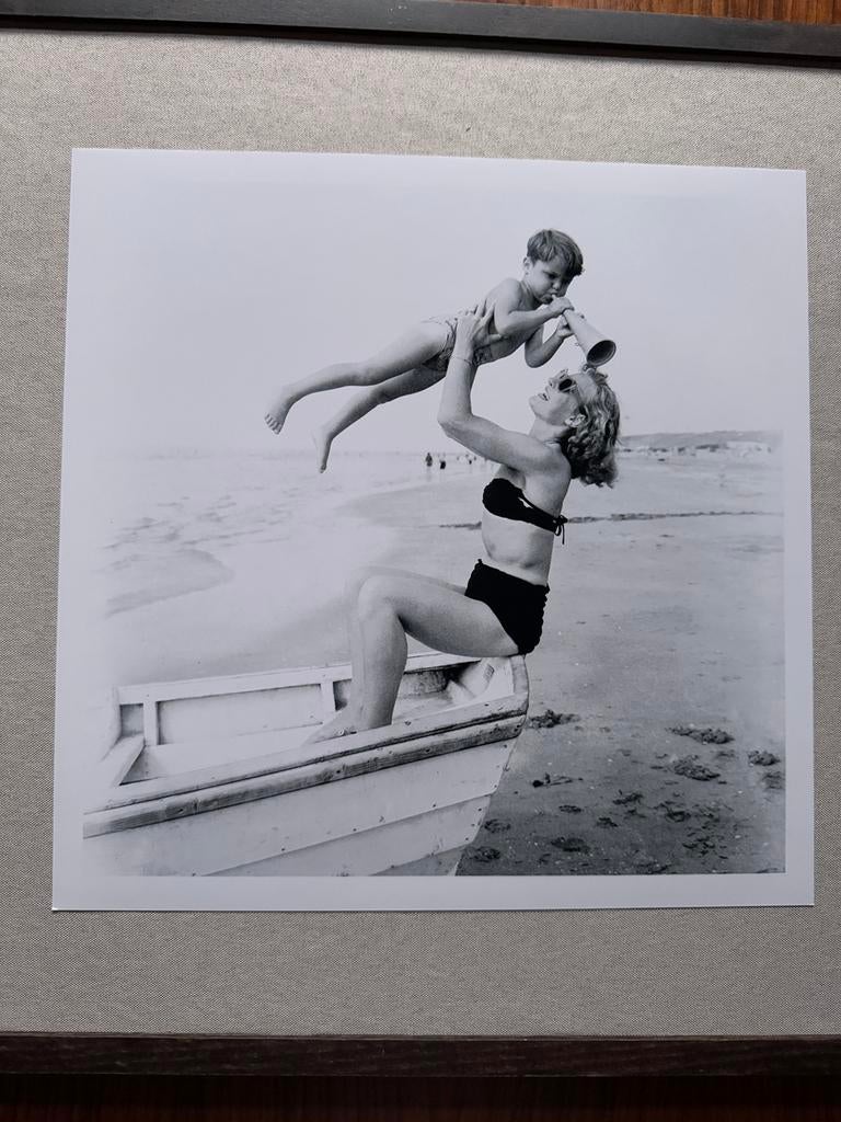 1x Zandvoort 1953 – Moeder en kind in roeiboot – fine art, Ophalen of Verzenden, Voor 1940, Zo goed als nieuw