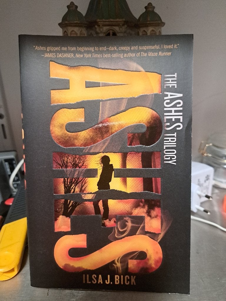 Ilsa J.Blick-Ashes (Z239-37), Ophalen of Verzenden, Zo goed als nieuw