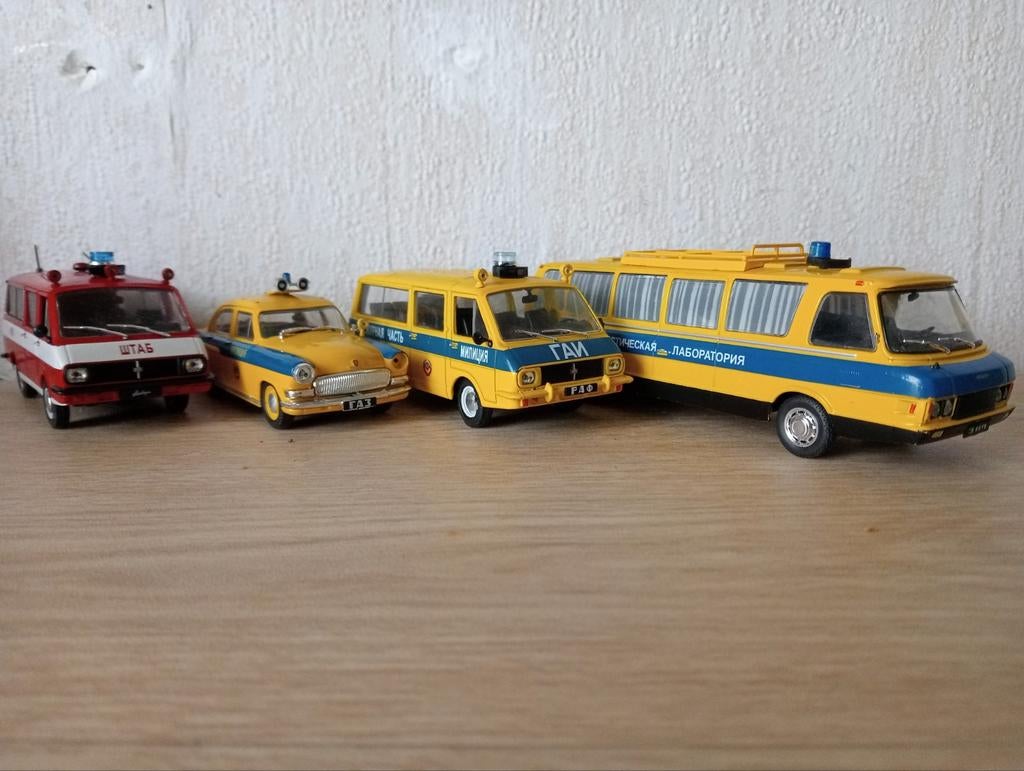 Set van 4 Sovjet-modelauto's: brandweer, politie, bus, Hobby en Vrije tijd, Modelbouw | Auto's en Voertuigen, Zo goed als nieuw