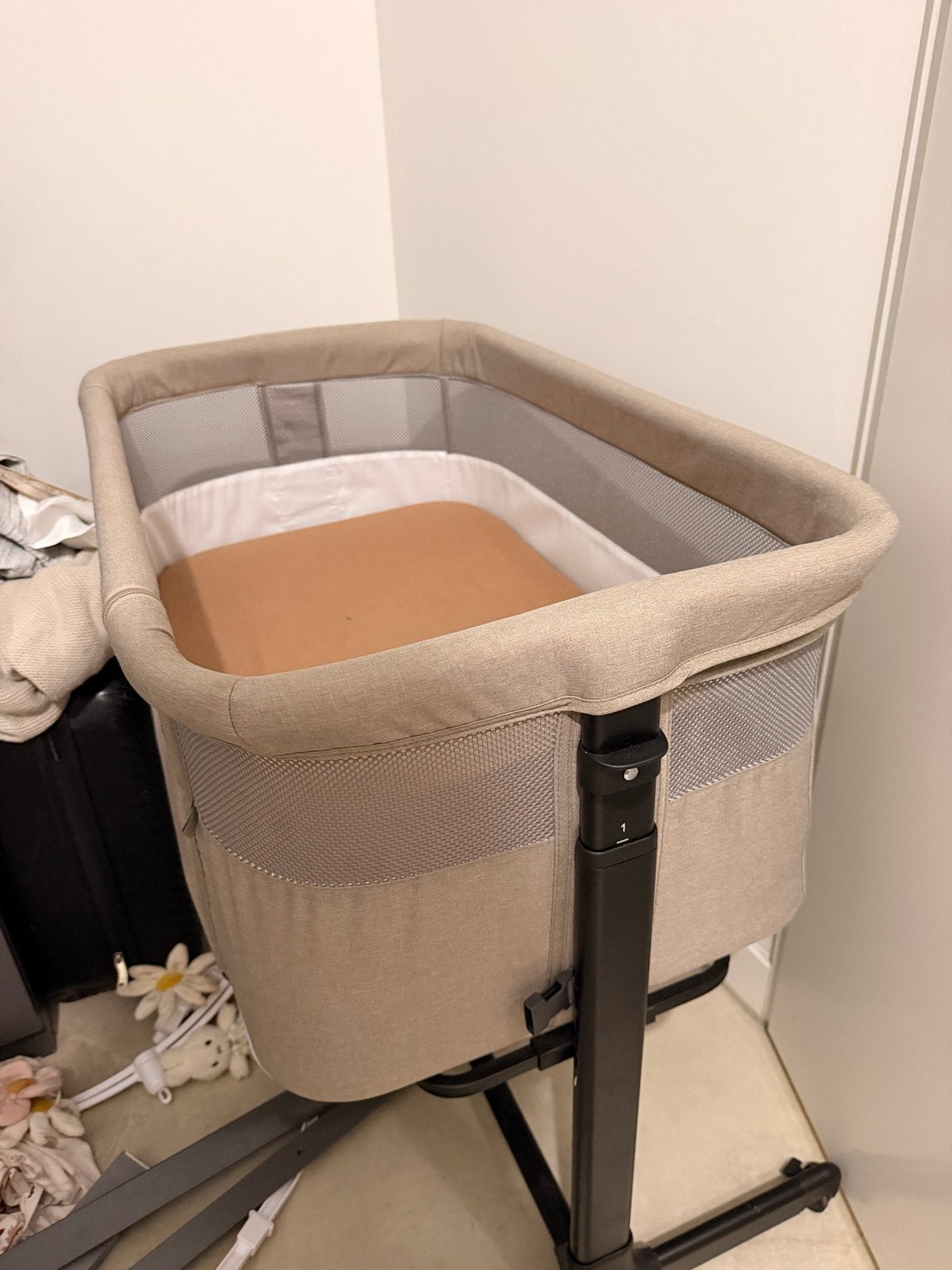 Novi Cosleeper met Little Dutch muziekmobiel en matrasje, Kinderen en Baby's, Babywiegjes en Ledikanten, Ophalen, Zo goed als nieuw