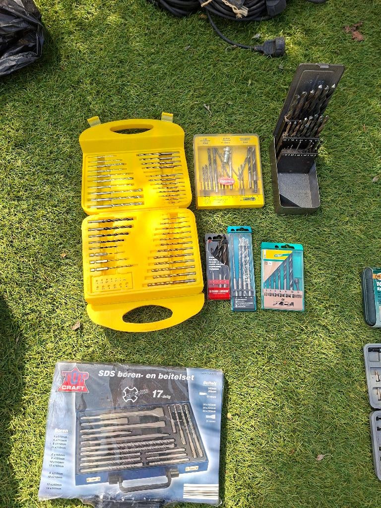 Diverse borenset, Ophalen, Zo goed als nieuw, Boormachine