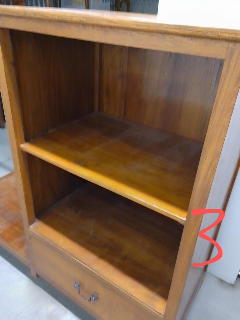 Teak kast op vaste wielen met hang plaats, Ophalen