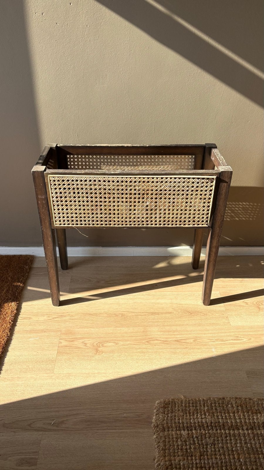 Vintage rotan plantenbak / tijdschriftenrek (opknapper), Ophalen