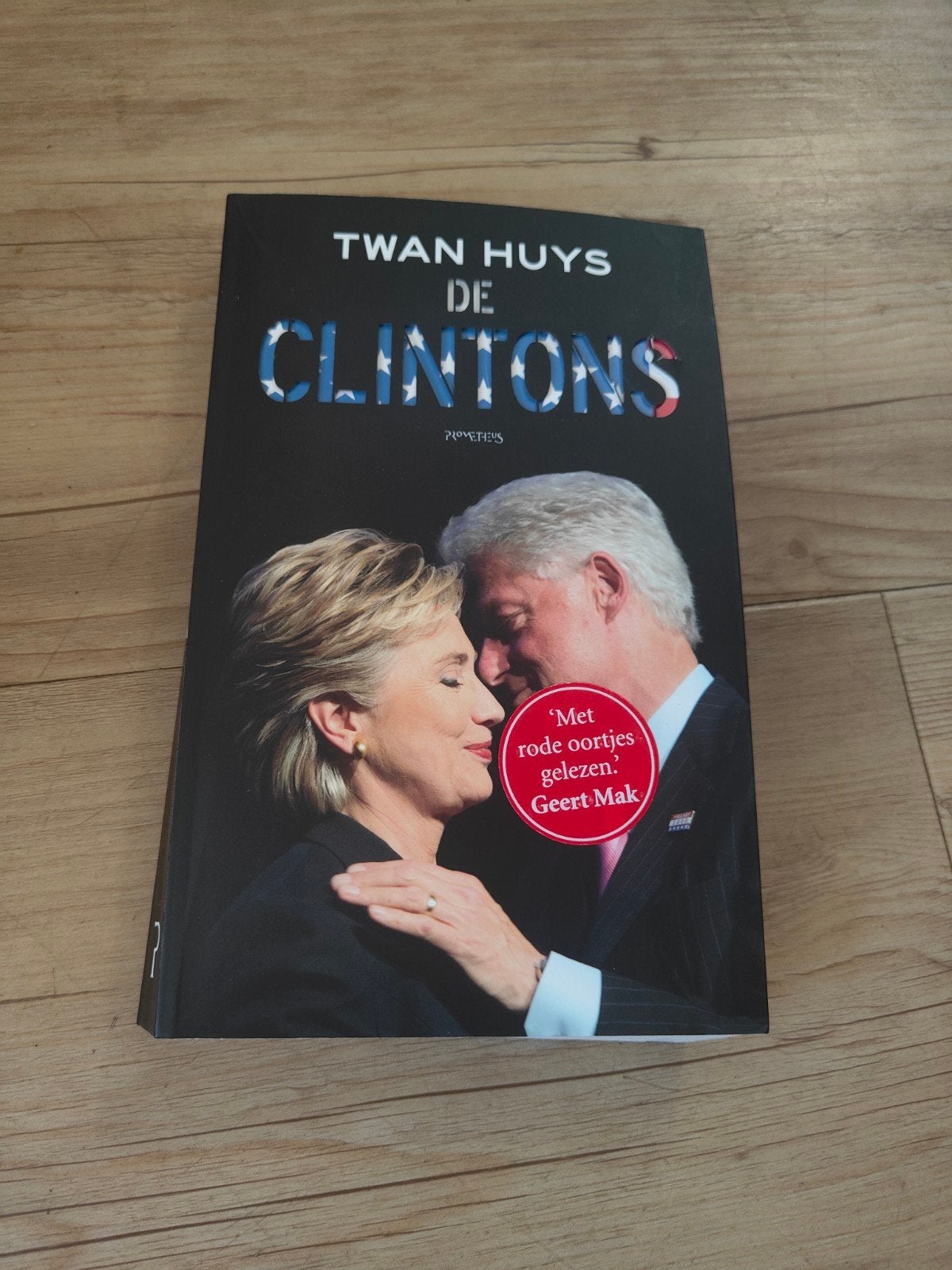 De Clintons - Twan Huys (biografie), Boeken, Ophalen of Verzenden, Zo goed als nieuw, Politiek en Staatkunde, Wereld