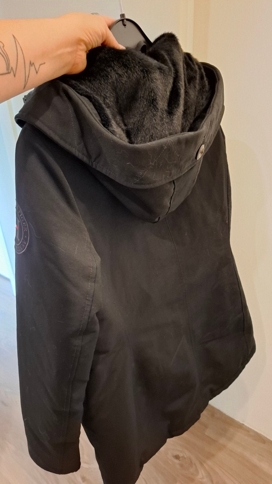 Tommy Hilfiger winterjas, Maat 38/40 (M), Zwart, Ophalen of Verzenden, Zo goed als nieuw