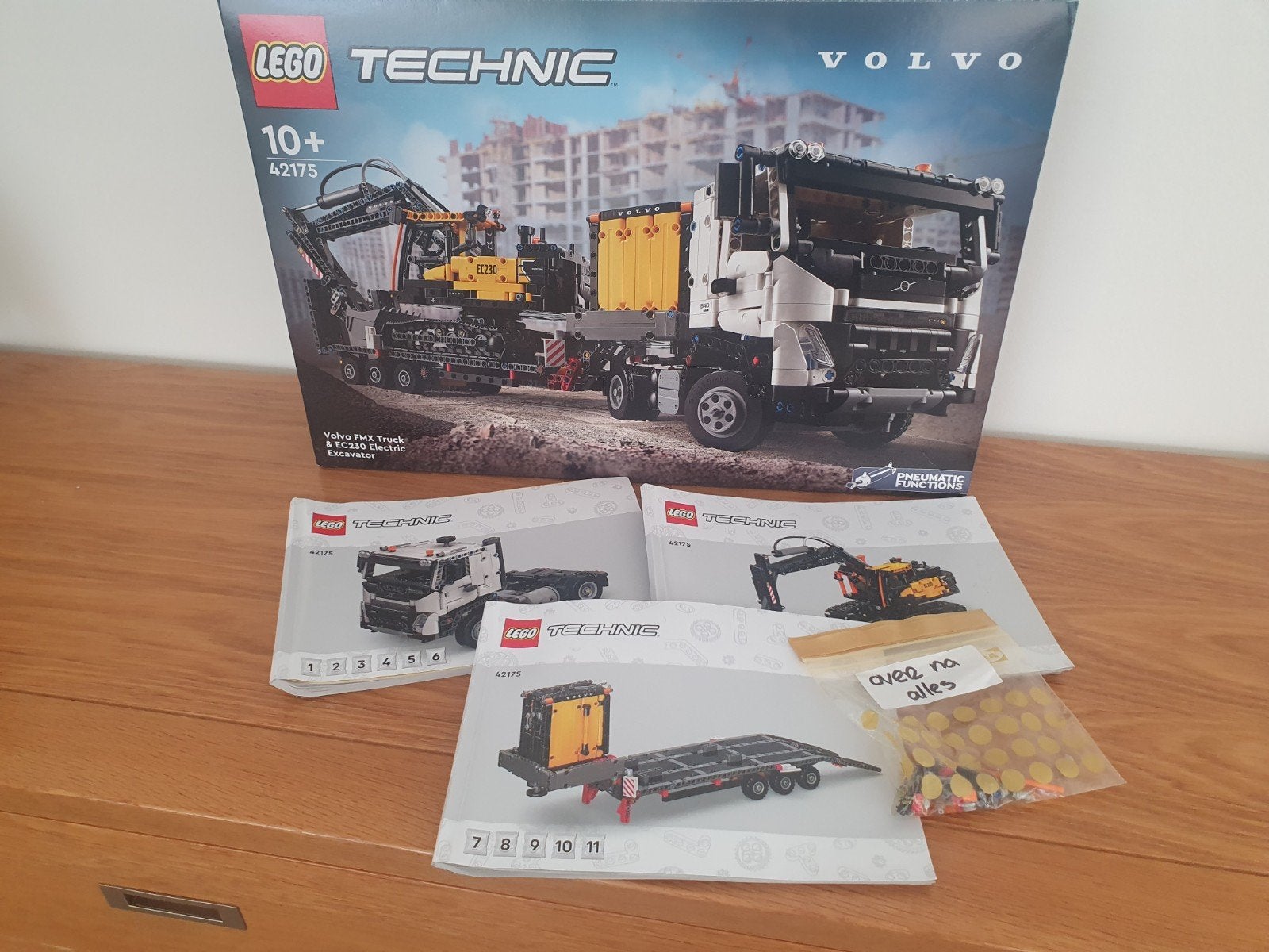 LEGO Technic Volvo Vervoer met Graafmachine 42175, Ophalen of Verzenden, Zo goed als nieuw, Overige merken