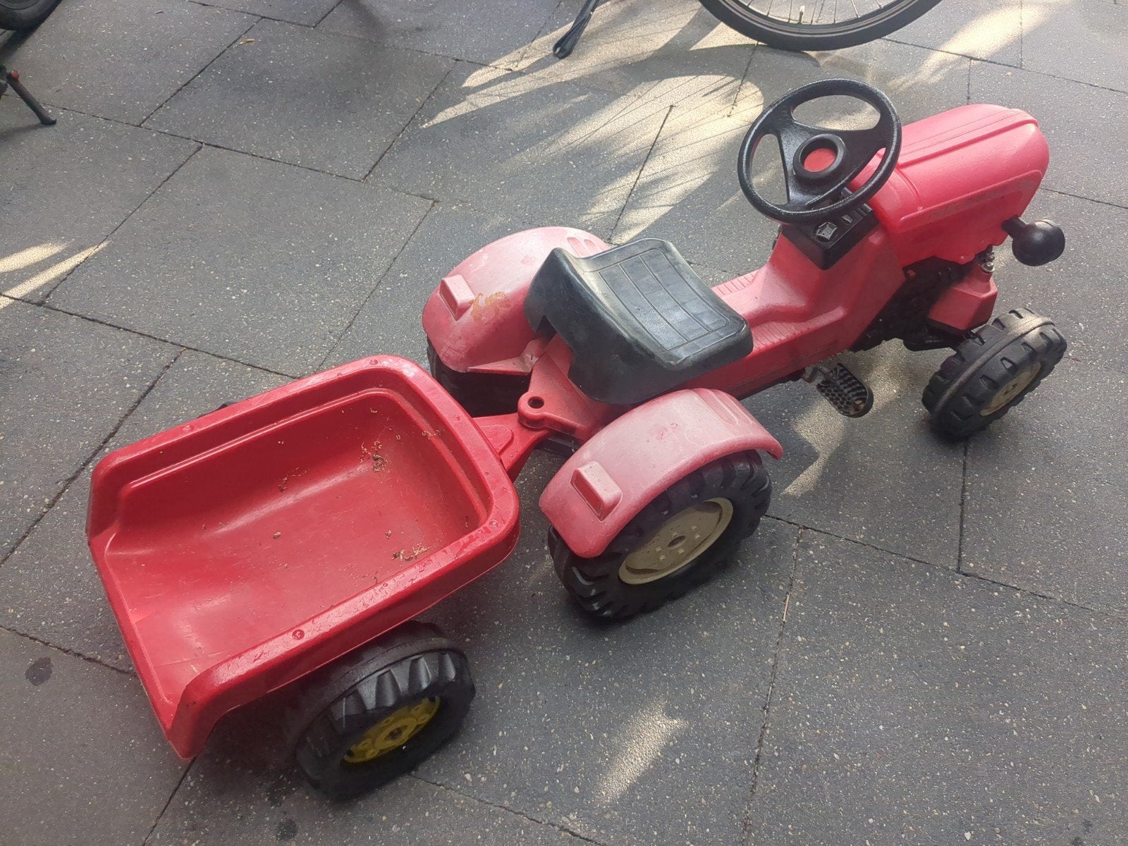 Rode traptractor met aanhanger voor kinderen, Ophalen, Gebruikt