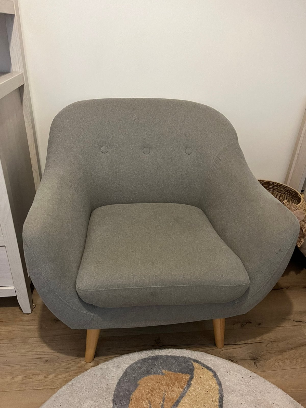 Grijze Fauteuil, het liefst voor zaterdag weg, Ophalen, Hout, 75 tot 100 cm, Zo goed als nieuw