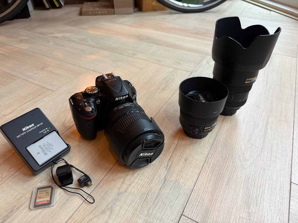Nikon D5200 + 3 lenzen (o.a. 17-55mm f/2.8) + WiFi + tas, Ophalen, Gebruikt, Spiegelreflex, Nikon