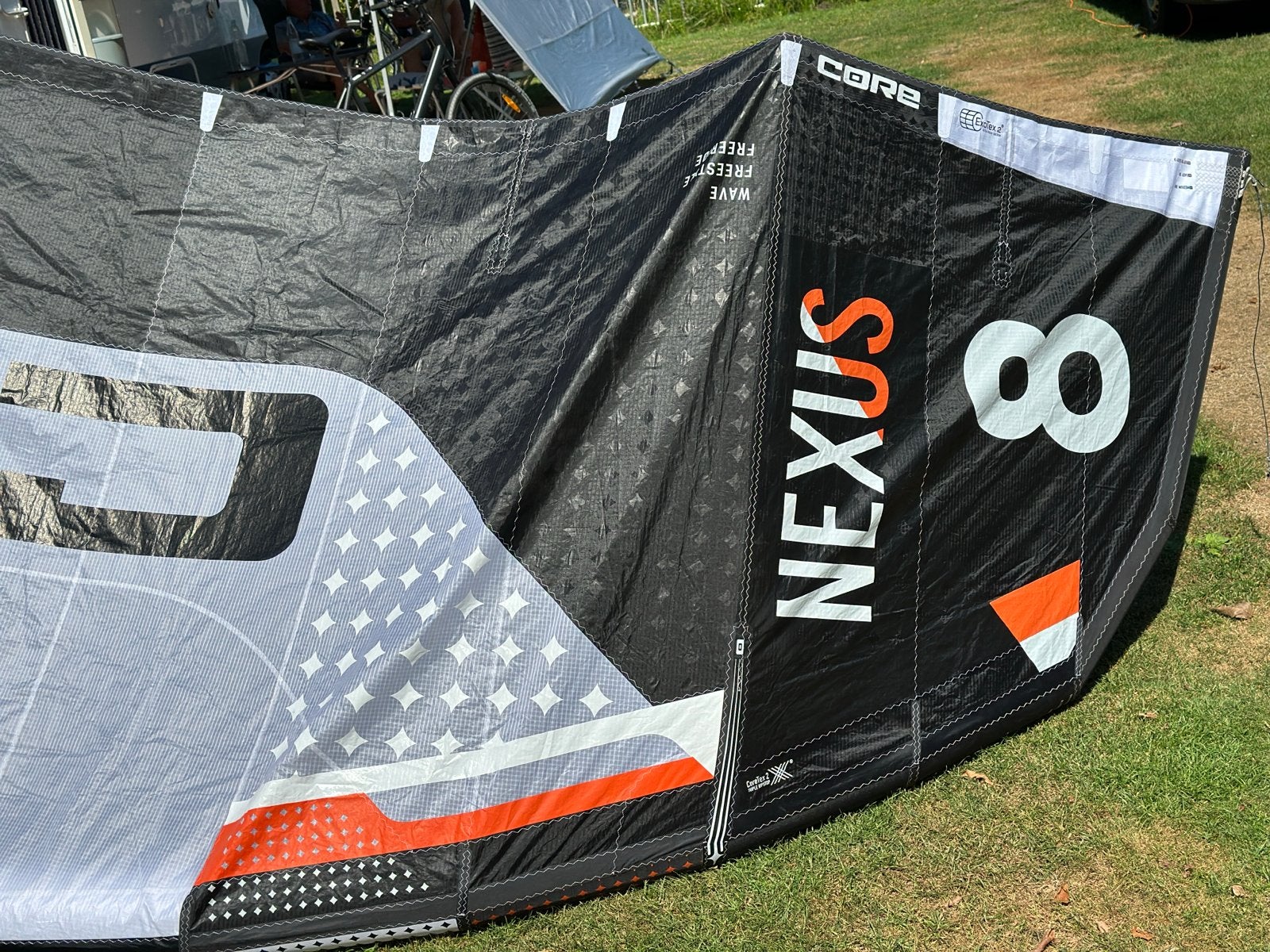 Core Nexus 4 8m² kite zwart - zo als niew, Watersport en Boten, Kitesurfen, 8 m², Geen board, Ophalen of Verzenden, Zo goed als nieuw