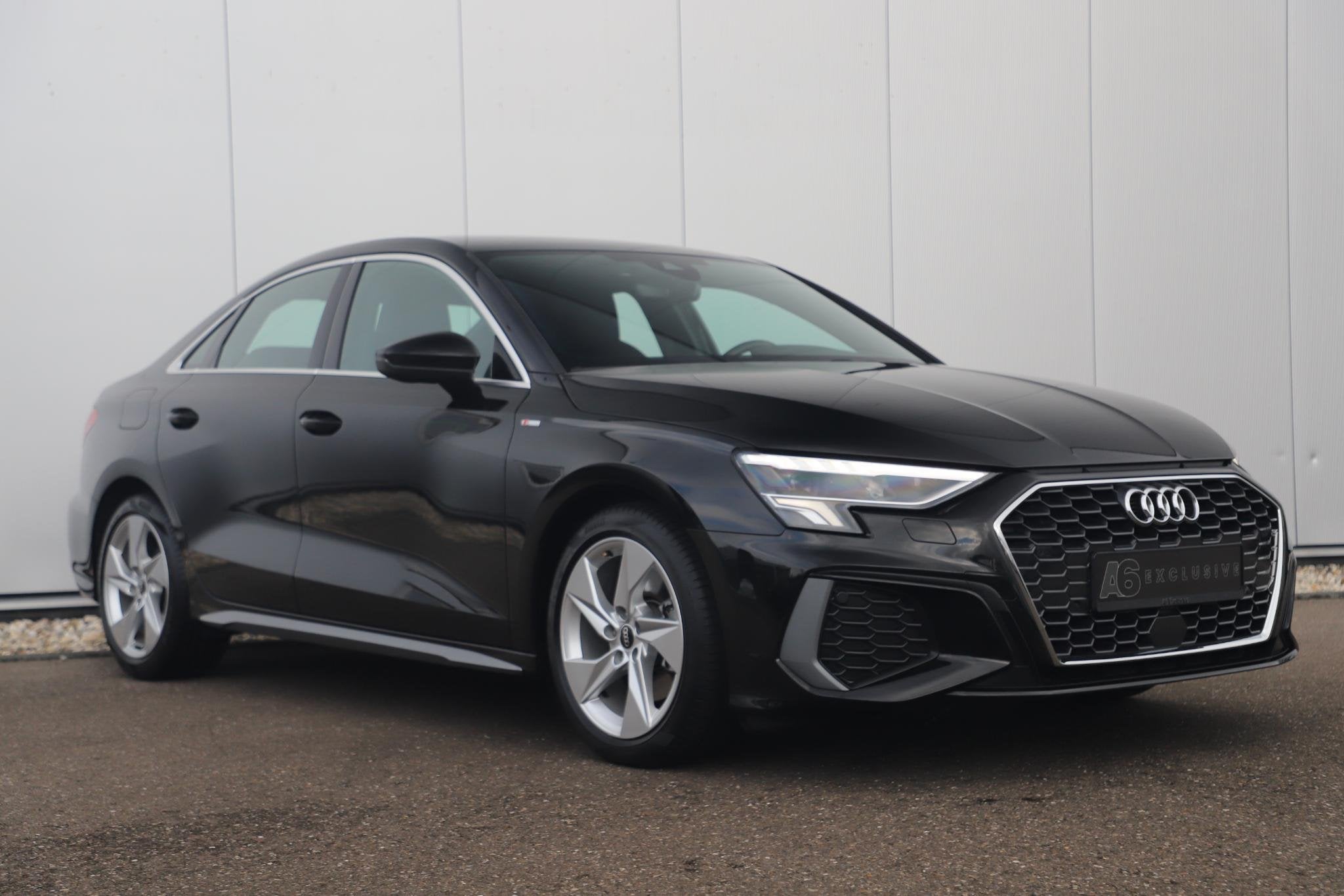 Audi A3 Limousine 30 TFSI S Line Sport edition Automaat Virt, Auto's, Audi, Gebruikt, Met garantie (alle), Leder en Stof, Zwart