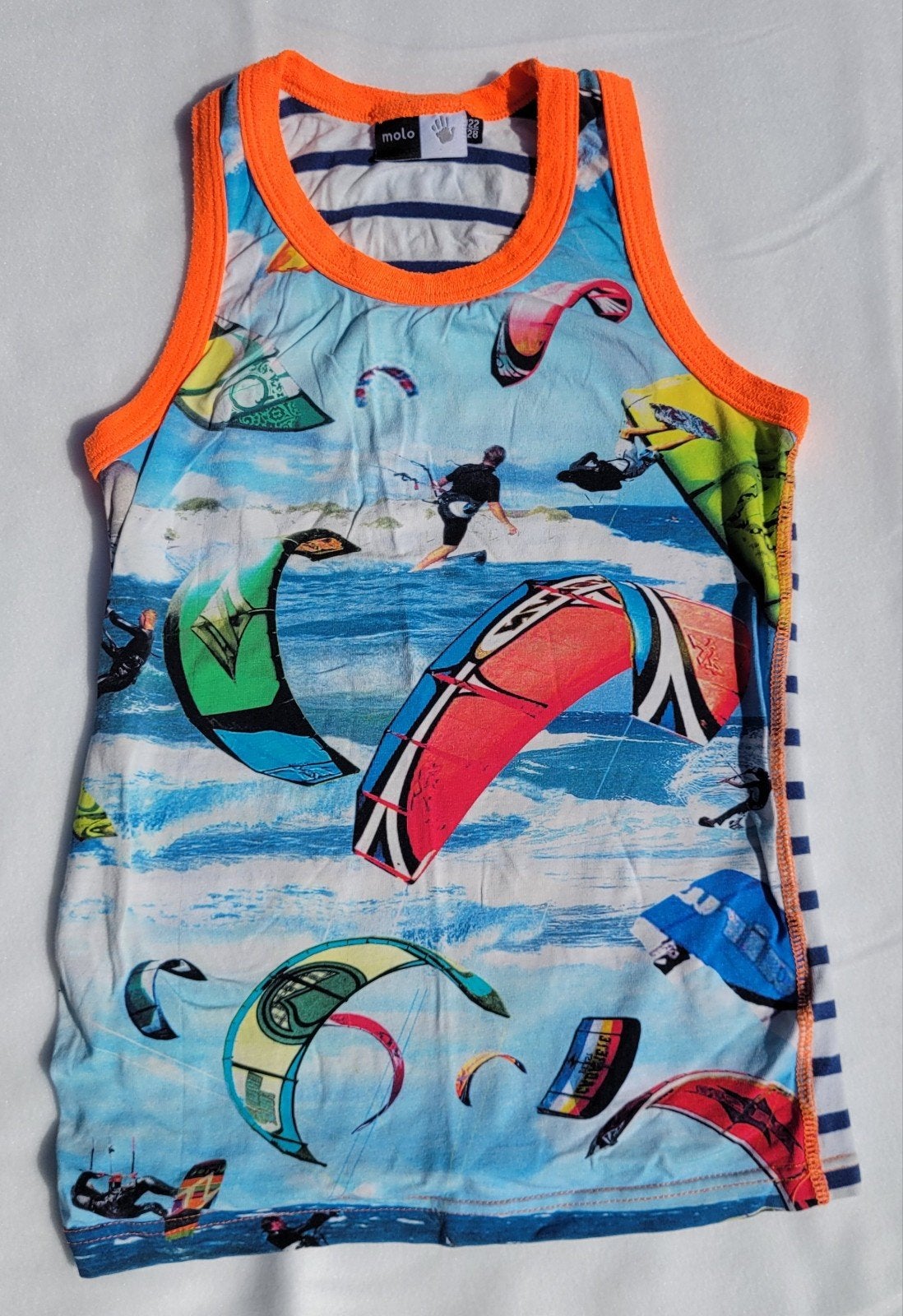 Molo singlet hemd 122/128 met kitesurf print, Molo, Ophalen of Verzenden, Jongen, Overige typen