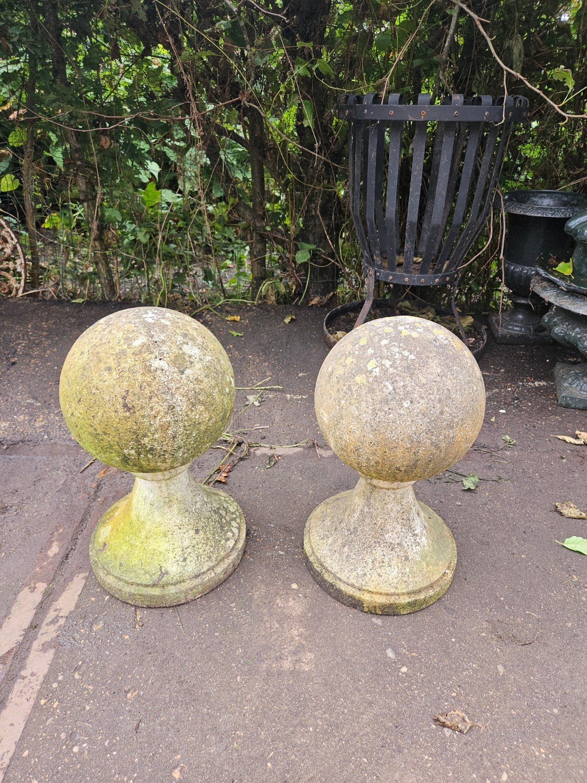 Set van 2 stenen tuinbollen - Klassieke decoratie, Tuin en Terras, Ophalen, Gebruikt, Steen, Abstract beeld