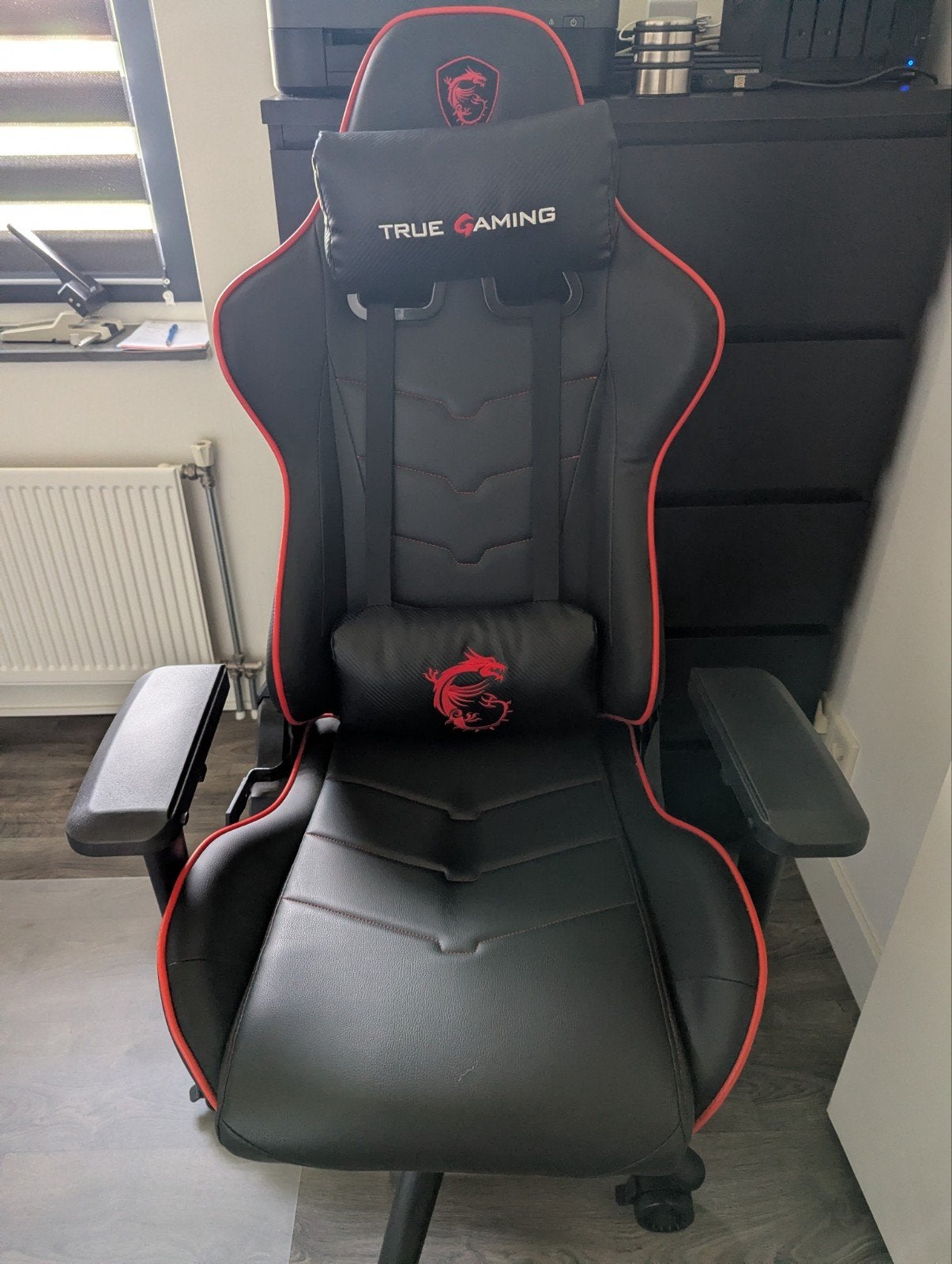 MSI MAG CH120 X Gaming Bureaustoel - Zwart/Rood, Ophalen, Gaming bureaustoel, Zwart, Zo goed als nieuw