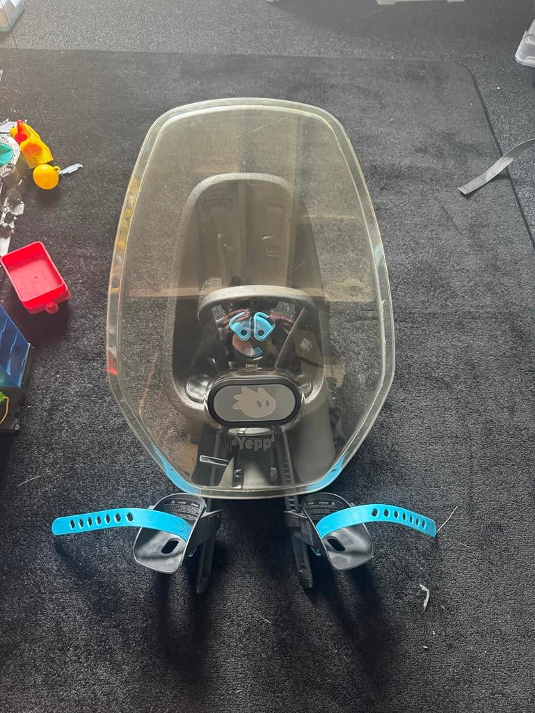 Thule Yepp Mini Fietsstoeltje met Windscherm, Fietsen en Brommers, Ophalen, Gebruikt, Voetsteuntjes, Voorzitje
