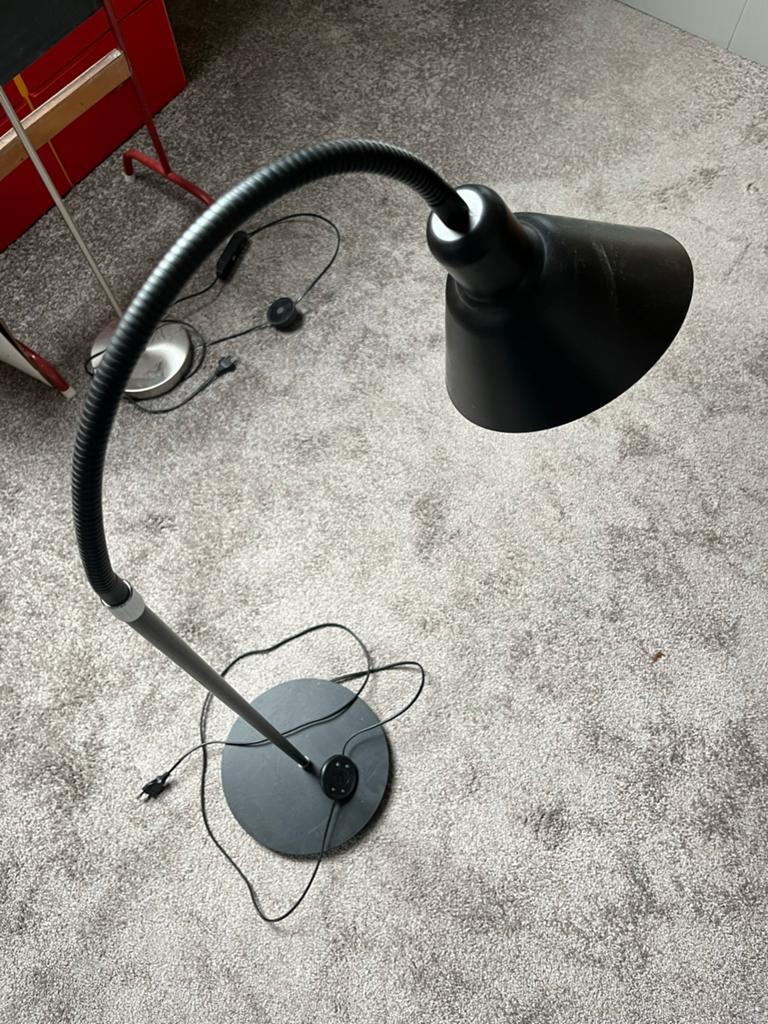 Zwarte vloerlamp met flexibele arm, Ophalen, Gebruikt, Metaal, 150 tot 200 cm