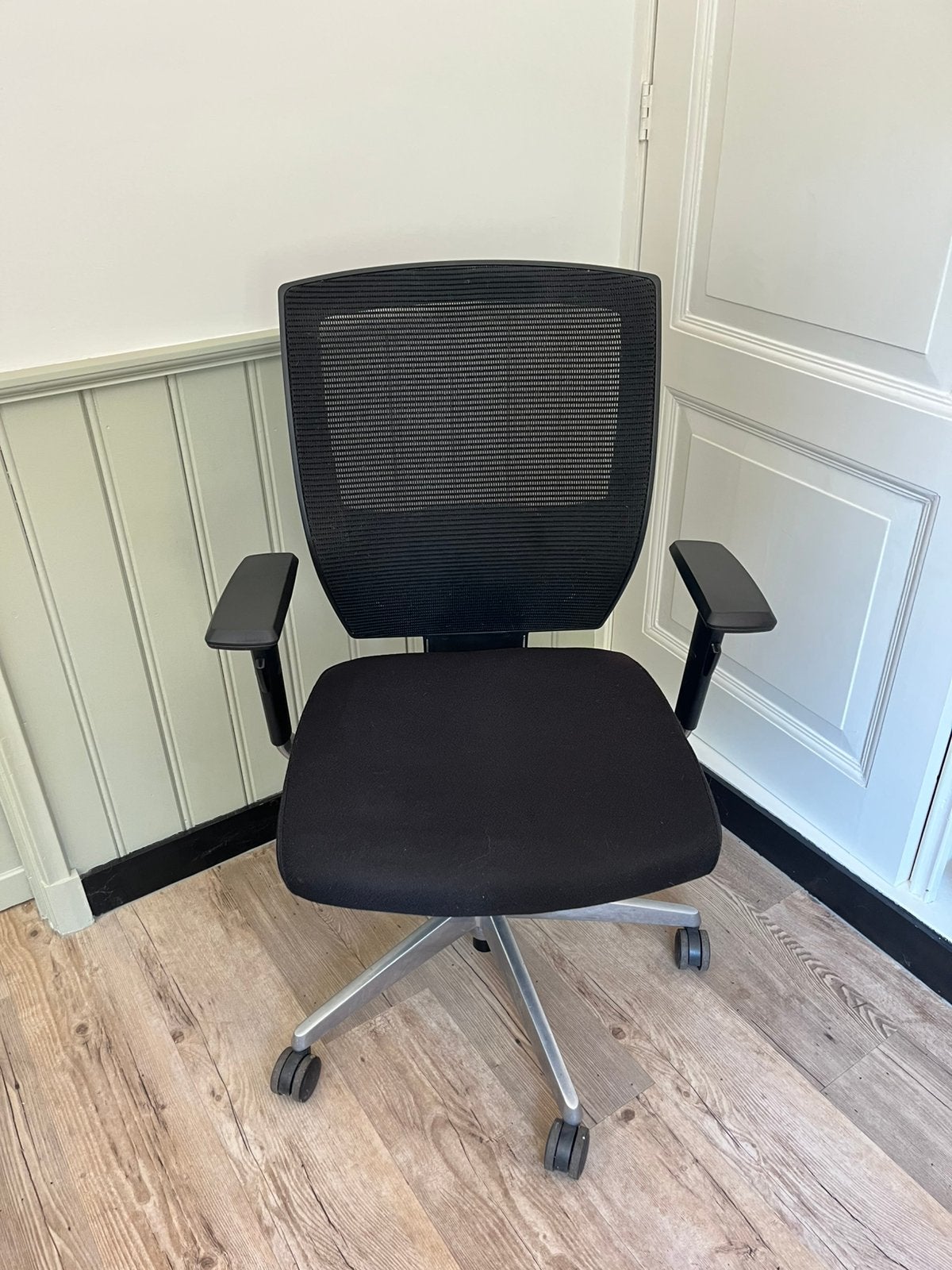 Ahrend 2020 bureaustoel – ergonomisch – aluminium onderstel, Ophalen, Gebruikt, Zwart, Bureaustoel