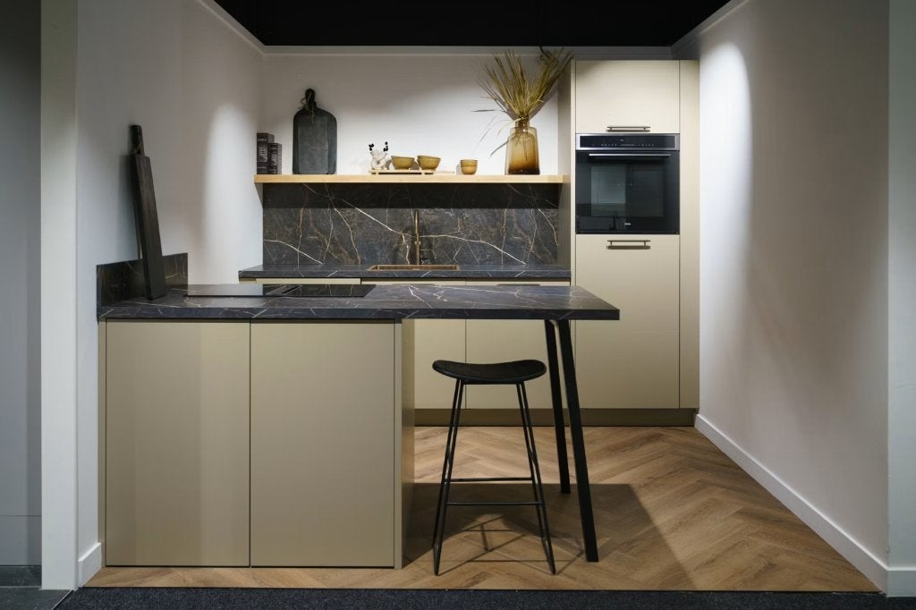 Luxe Showroomkeuken incl. Apparatuur (Direct leverbaar), Huis en Inrichting, Keuken | Complete keukens, Ophalen, Bruin, Overige typen