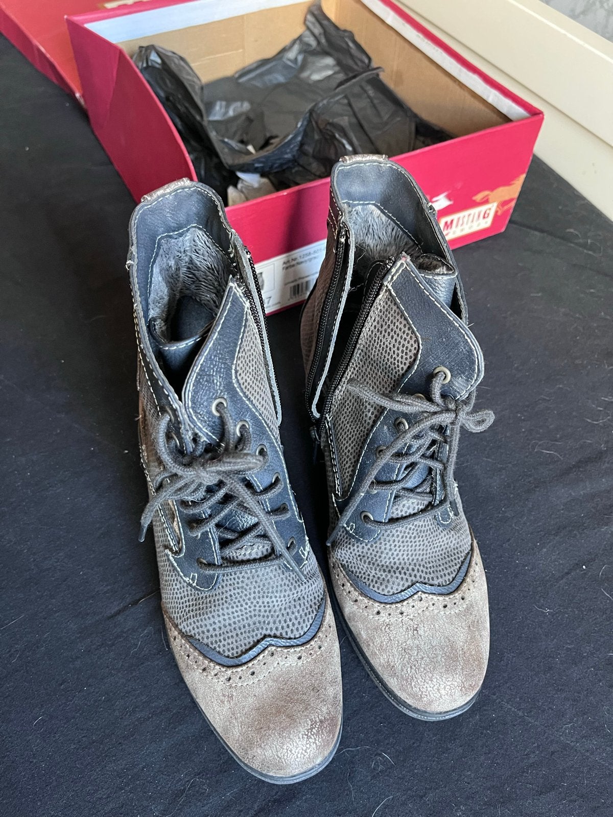 Mustang vintage look pumps - Maat 37 - Zo goed als nieuw, Ophalen of Verzenden, Zo goed als nieuw, Grijs, Pumps