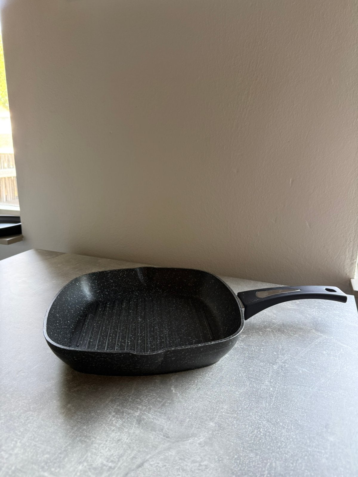 Karaca grijze grillpan 28 cm, Ophalen of Verzenden, Zo goed als nieuw, Koekenpan of Braadpan