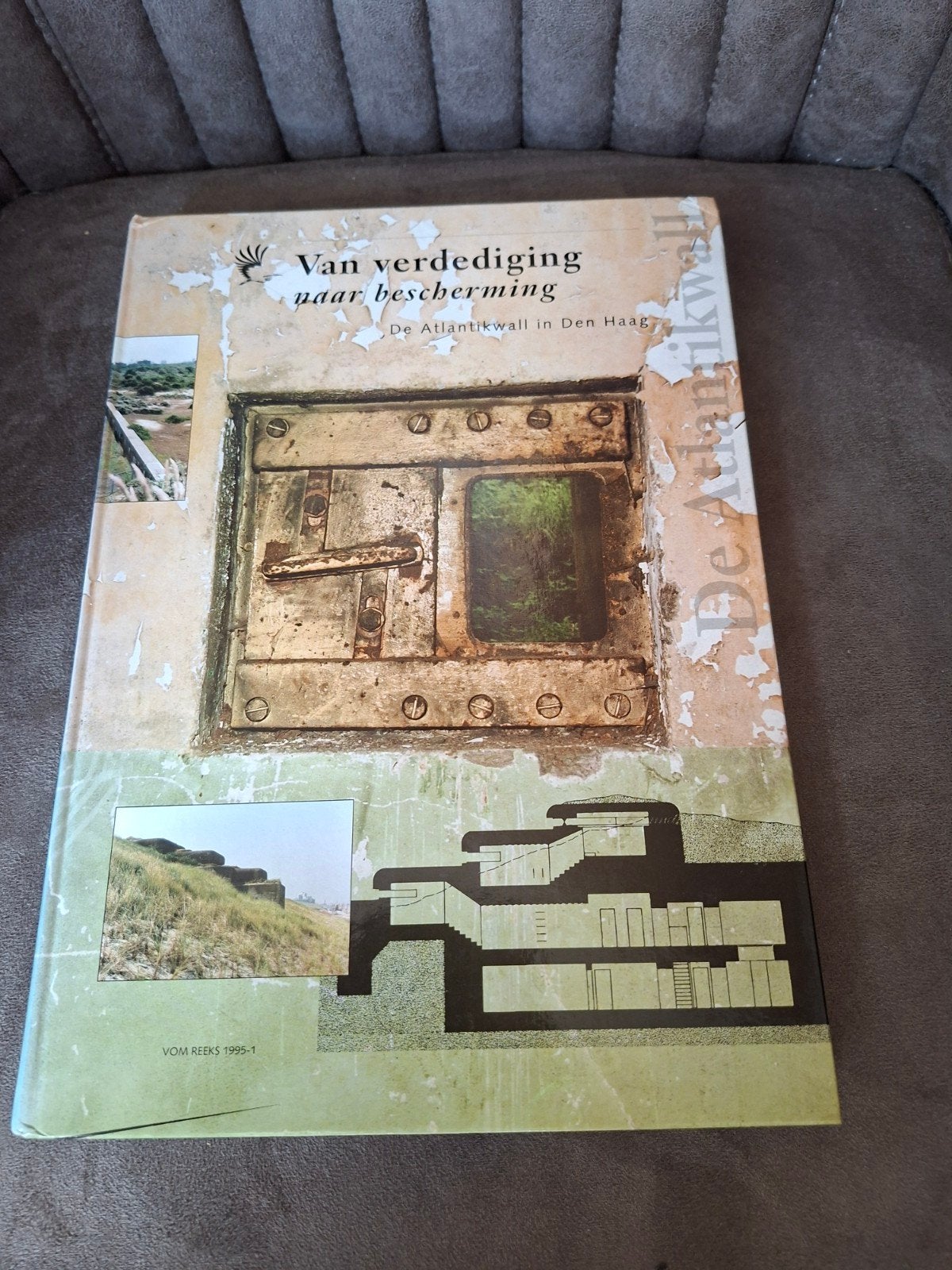 Van verdediging naar bescherming - Atlantikwall Den Haag, Boeken, Ophalen of Verzenden, Overige onderwerpen, Gelezen, Tweede Wereldoorlog