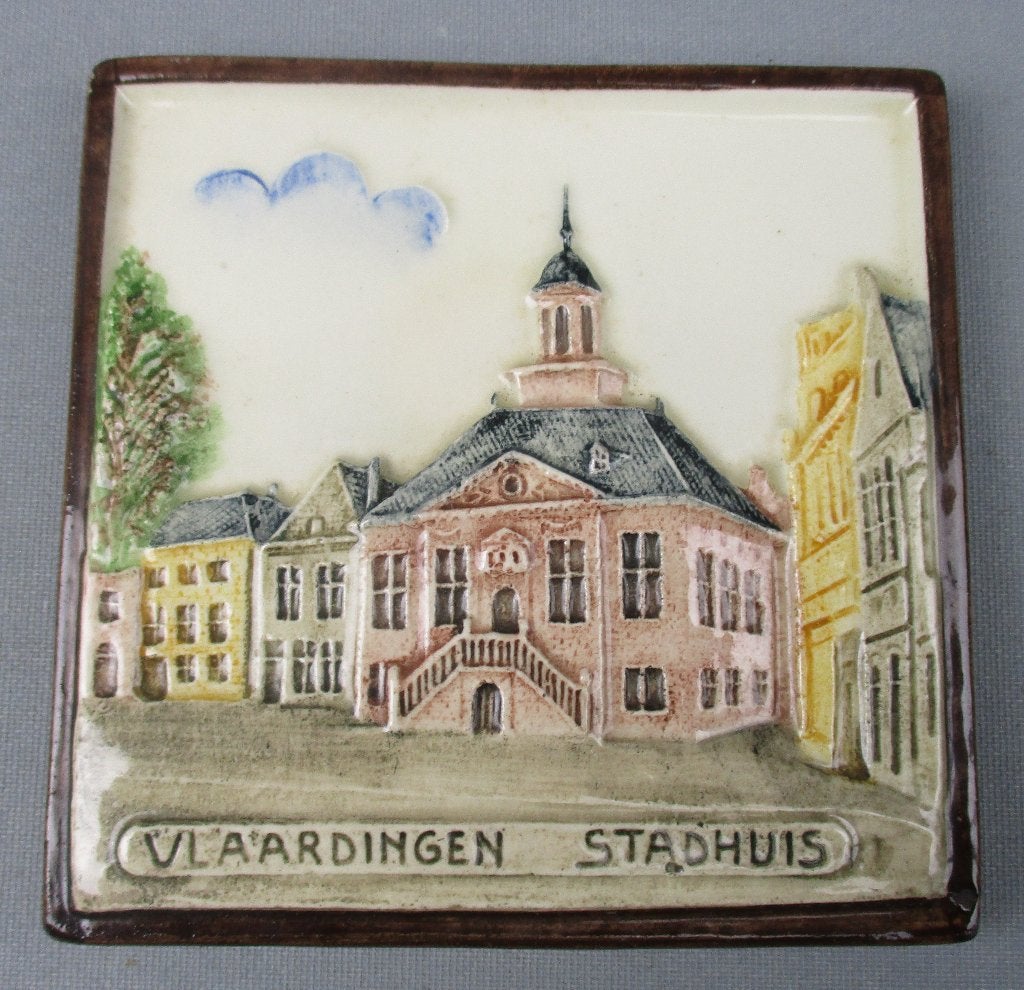 Tegel stadhuis Vlaardingen  Kunstaardewerkfabriek' in Zeist., Ophalen of Verzenden