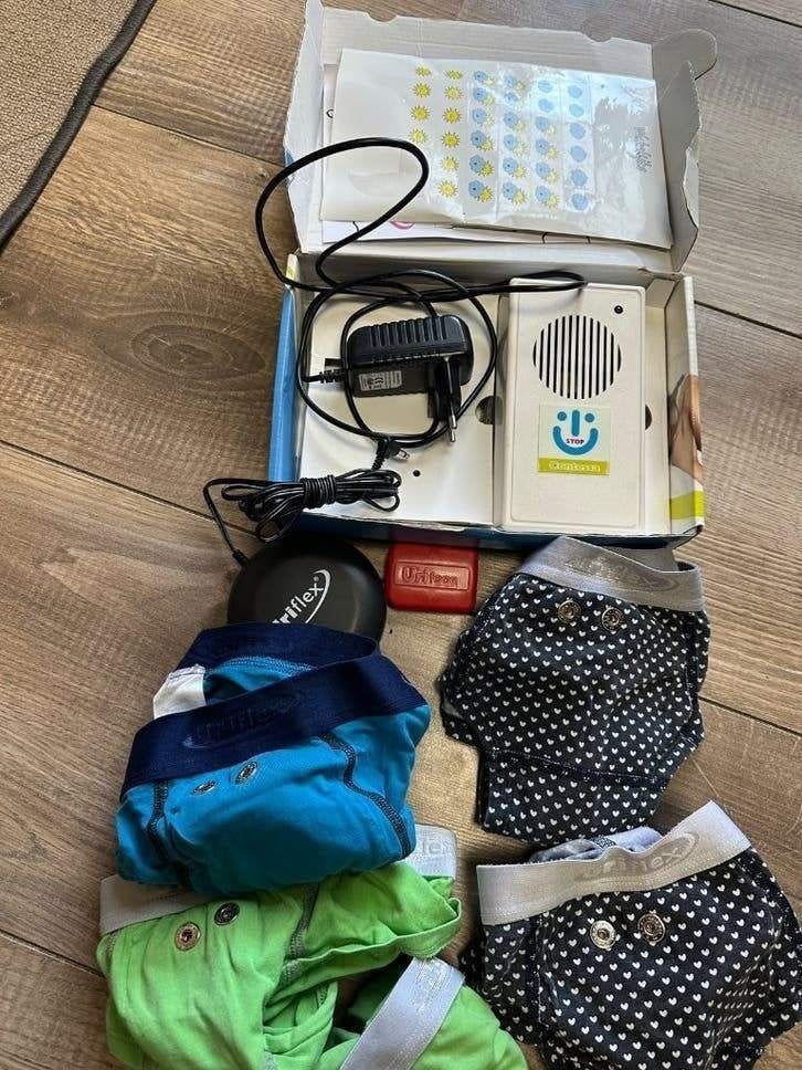 Uriflex Contessa plaswekker + 4 broekjes bedplassen alarm, Ophalen of Verzenden, Gebruikt, Overige typen